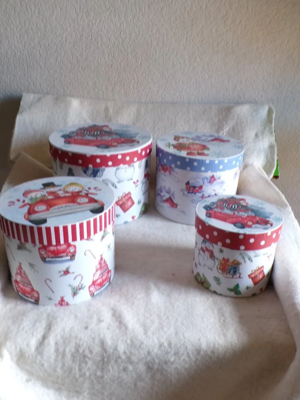 4 Holiday Boxes Round Gift Boxes Unique Fun Festive Winter Design Stacking NEW